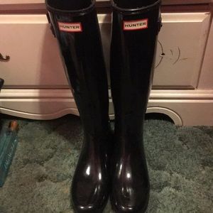 Black rubber HUNTER rain boots. Great condition!